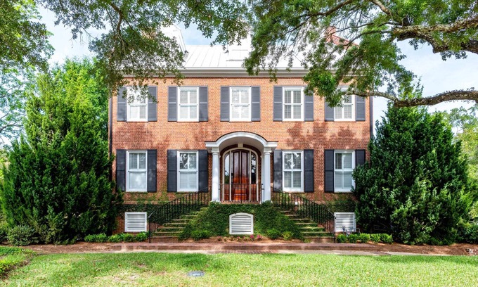 Fairhope House | 109 Top 2 Floors the Church St Collection with Pool