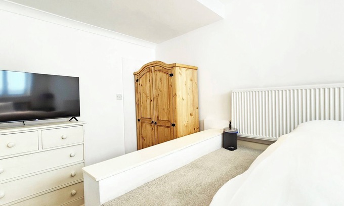 Churchill Apartment | 10min walk to Victoria Station | 20min walk to Buckingham Palace | Clean & Cosy