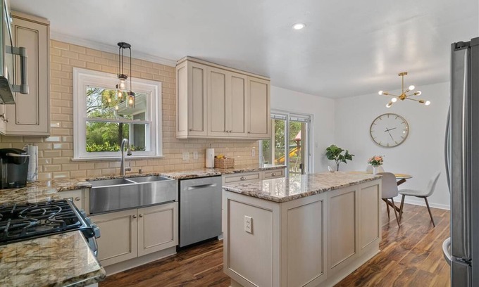 Toddville Road House | 10mins to downtown Ranch living on 1/2 acre