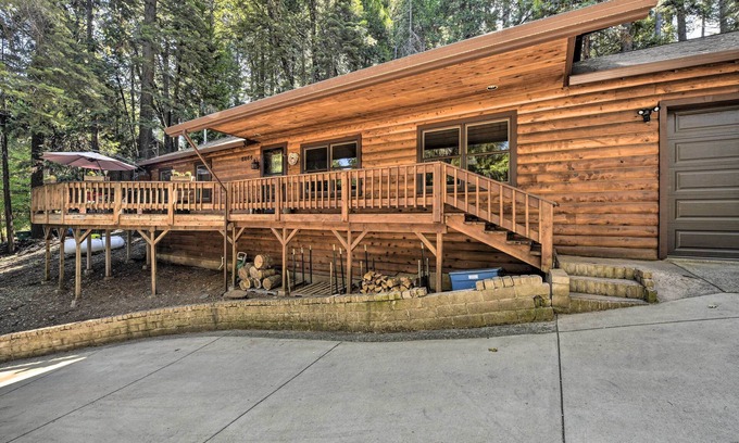 Pollock Pines Cabin | 11 Mi to Apple Hill: Pollock Pines Resort Cabin