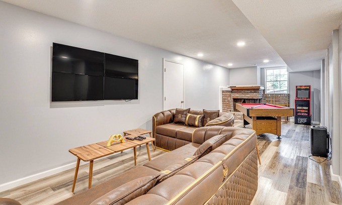 New Castle House | 11 Mi to Dtwn Birmingham: Home w /Pool Table!