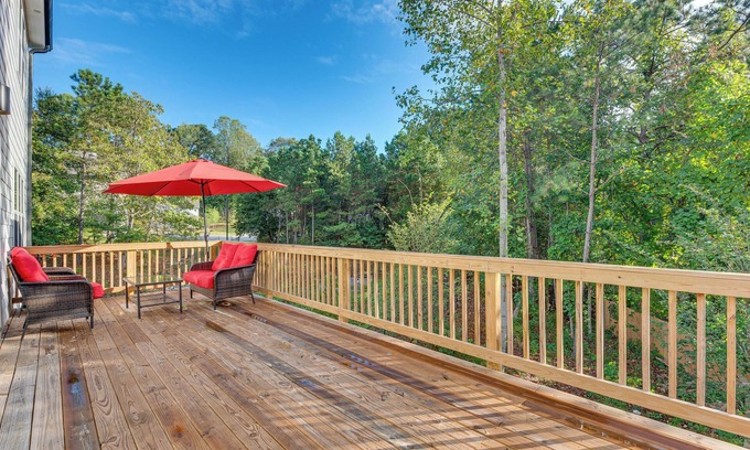 Ben Hill House | 11 Mi to Dtwn: Luxe Atlanta Retreat w/Deck & Yard