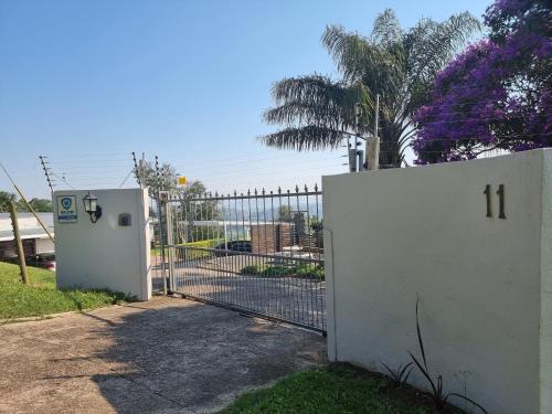 Botha's Hill Apartment | 11-on-RobRoy serenity glamping cabins overlooking the Valley of 1000 Hills