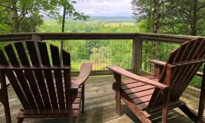 Pocahontas House | 11 Point River Front Cabin, 7 acres, hiking trails, with a private beach!