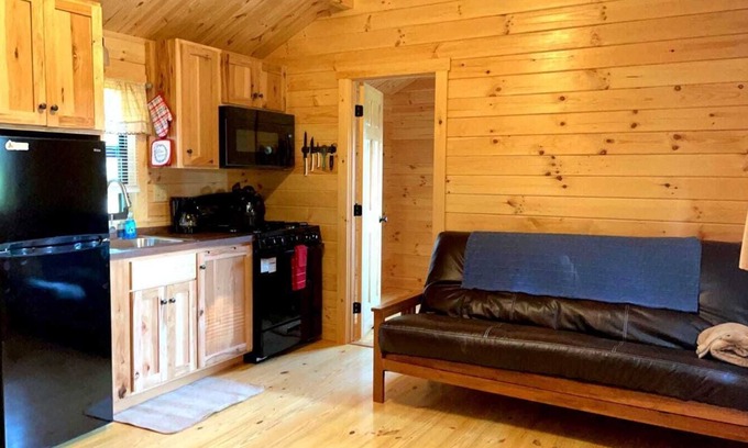 Logan Cabin | 115) Quail Log Cabin. Close to Hocking Hills State Park and more!