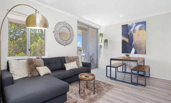 Scarborough Apartment | 12 Calming Coral Beach 2BRM Apt parking sleeps 4