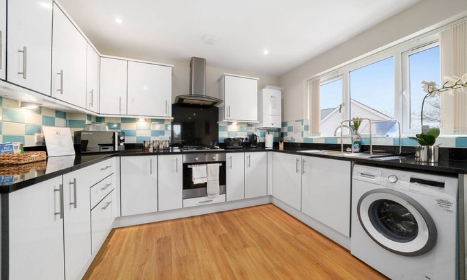 Stanwell Apartment | 12 - Heathrow Living Serviced Apartments by Ferndale