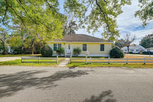 Conway House | 12 Mi to Myrtle Beach Peaceful Abode in Conway!