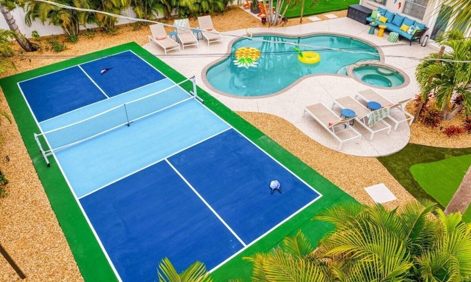 Palma Sola House | 12 min to Beach, Pickleball, Mini-Golf, Hot Tub