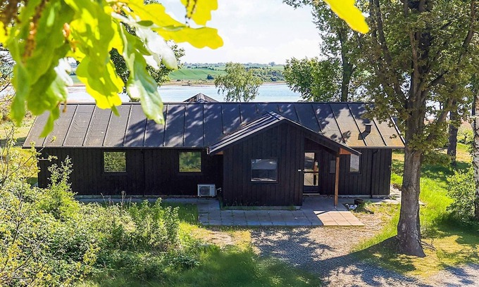 Millinge House | 12 person holiday home in Millinge
