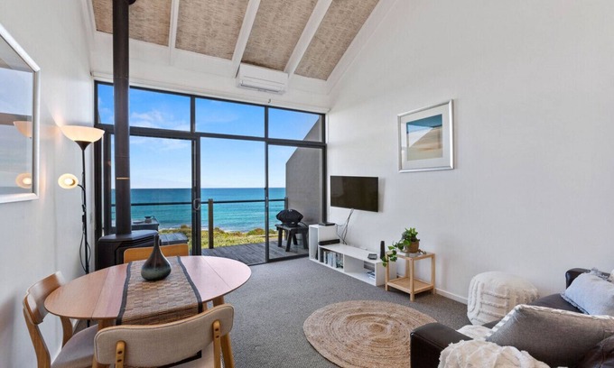 Wongarra Apartment | 12 Whitecrest Resort - Pool & Amazing Ocean Views