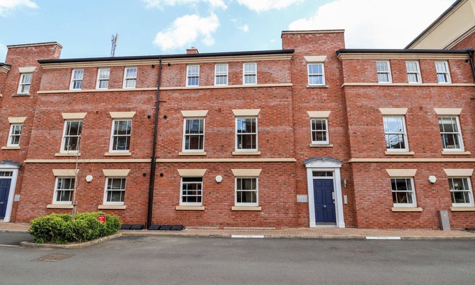 Shrewsbury Cottage | 122 THE OLD MEADOW, family friendly, with a garden in Shrewsbury