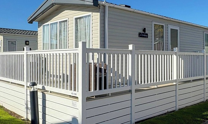 Westmarsh House | 12ft-wide caravan ideal for small families with one double and one twin.