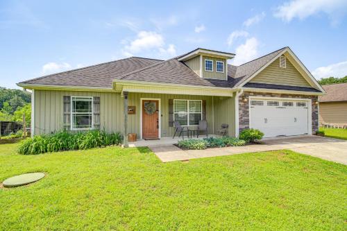 Chickamauga House | 13 Mi to Chattanooga Family Home with Backyard!