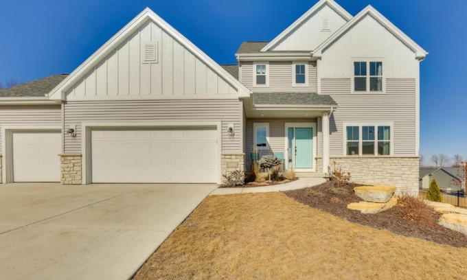 Hanover House | 13 Mi to University of Wisconsin Suburban Home