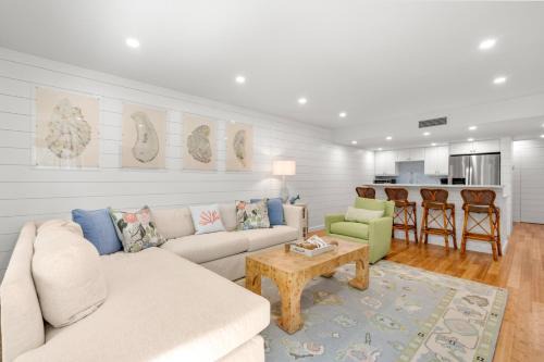 West Beach Village Villa | 1351 Fairway Oaks Villa by Akers Ellis Rentals