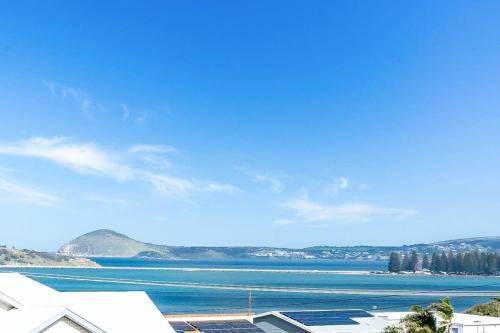 Hayborough House | 13A Elliot Ave BYO Linen - SeaViews - Walk to Beach - Bikeway - Wi-Fi