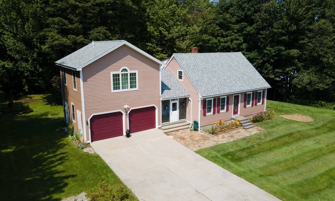 Jacksonville House | 14mi to Mt. Snow! Arcade, Private Suite, King Bed, Family-Friendly, Weber Grill