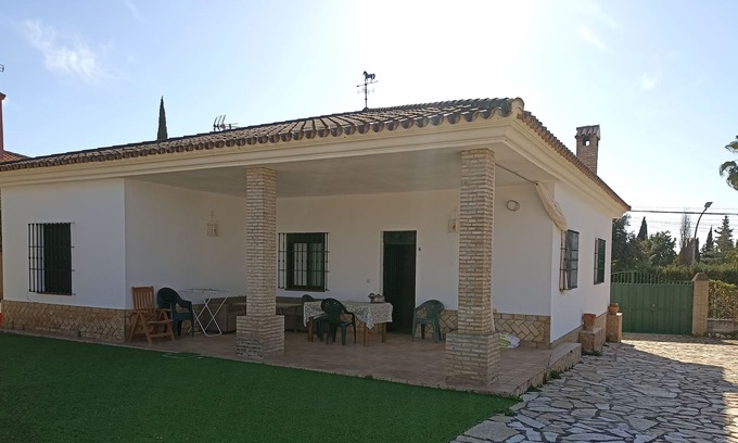 Guillena Villa | 15' from Seville! Large Villa with pool surrounded by nature!
