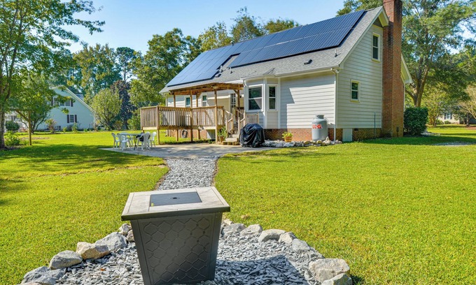 Fuquay-Varina House | 15 Mi to Raleigh: Pet-Friendly Home w/Fire Pit!