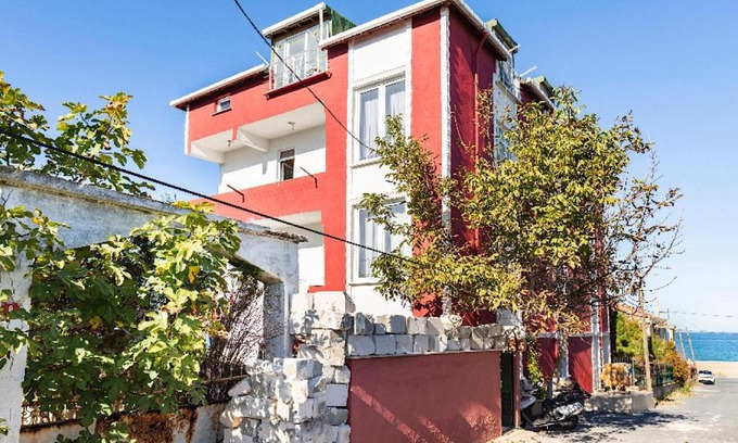 Arnavutkoy House | 15 minutes to istanbul airport with sea view