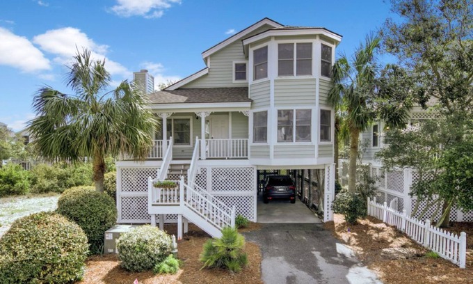 Pelican Bay House | 15 Pelican Bay by AvantStay | 🏖️ 🐚 Close to Beach and Pool!