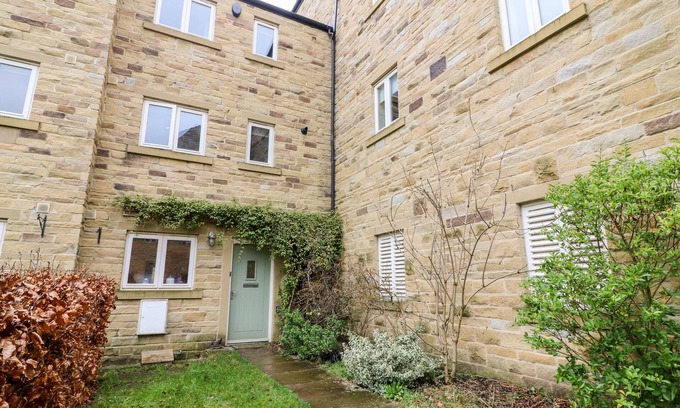 Embsay House | 15 TANNERY LANE, pet friendly, with a garden in Embsay