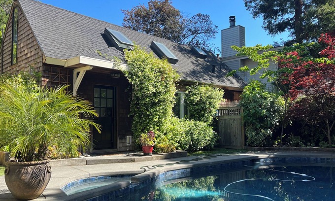 San Rafael Cottage | 16 min. from San Francisco. 40 min. from Napa. . Walk to breweries, restaurants.