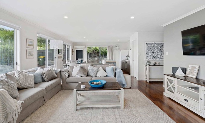 Port Elliot House | 16 Watson Crescent, Port Elliot