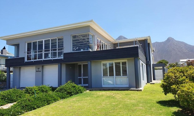 Kleinmond House | 164@Beach Road in Kleinmond