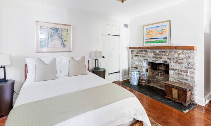 Charleston Historic District Apartment | 18 1/2 Wentworth, 1Bd/1Ba