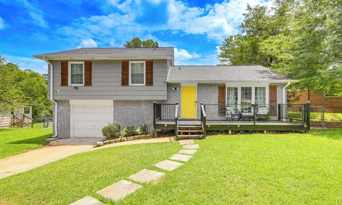 Church Street House | 18 Mi to Dtwn Atlanta: Pet-Friendly Home w/Yard!