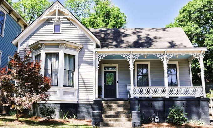 Montgomery House | 1840's 2BR/2BA Historic Luxury