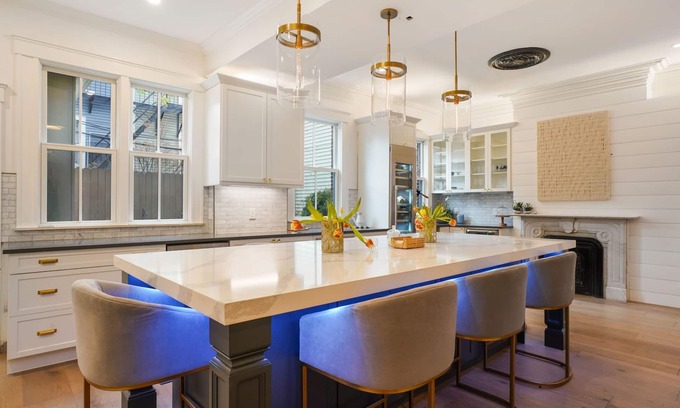 Thompson Square - Bunker Hill House | "1855 Grand Mansion In Historical Charlestown" 6 bed 4.5 bath Renovated 2021