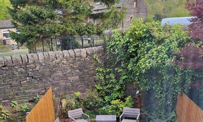 Walsden Bed & Breakfast | 19 Bacup Road