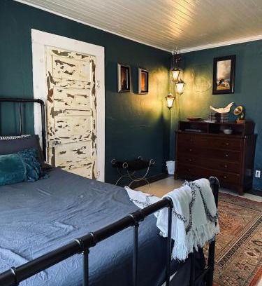 Tombstone House | 1900s Miner's cabin behind Tombstone Brewery