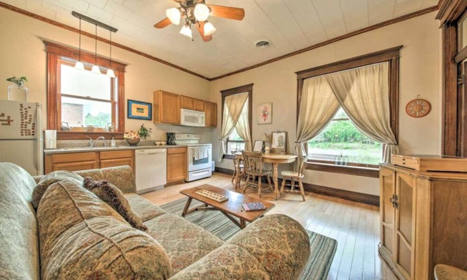 Treloar Apartment | 1905 Historic Storefront