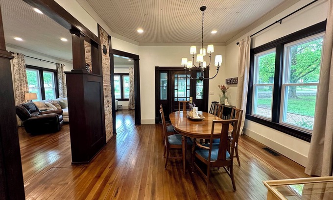 St. James House | 1910 on Route 66 is a Charming historic 2 bedroom 2 bath home, close to downtown