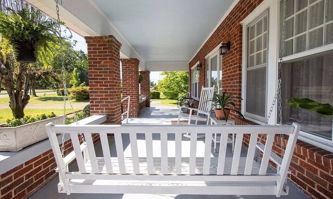 Florence House | 1920's Farmhouse with modern amenities! "Southern Comfort" and privacy.