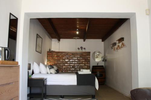 Tulbagh Apartment | 1920s Charm on Waveren