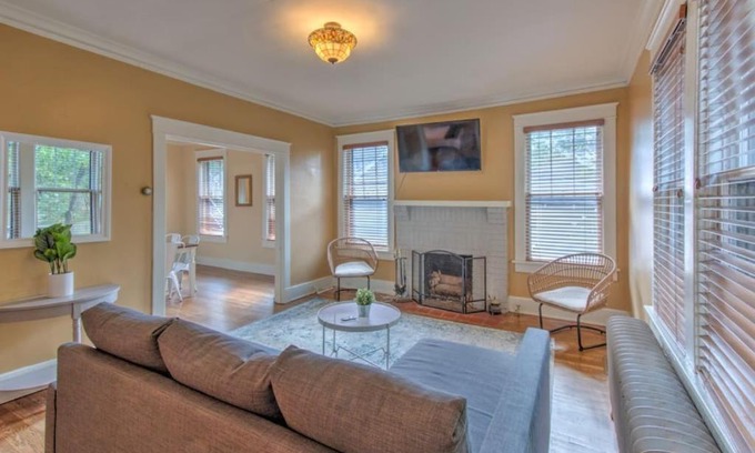 Cooper-Young Historic District House | 1927 Family Craftsman Cottage - Ideal Location