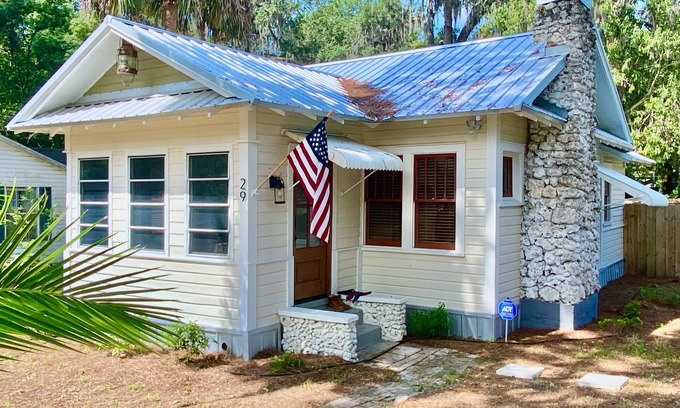 Yankeetown House | 1940 Cottage on the Nature Coast