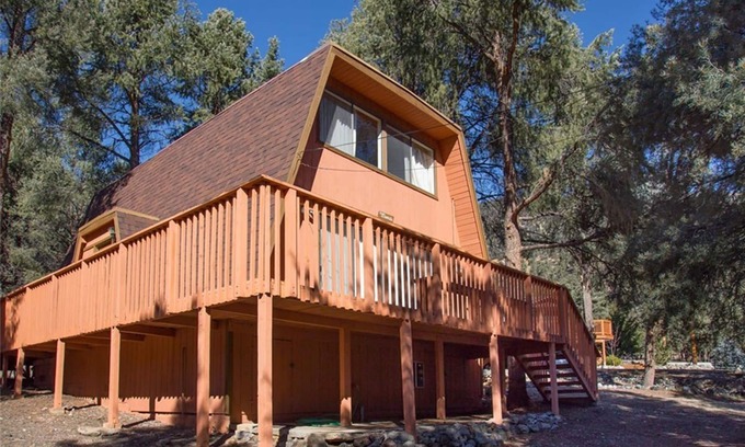 Pine Mountain Club Cabin | 1970s Gambrel Cabin in the Los Padres National Forest