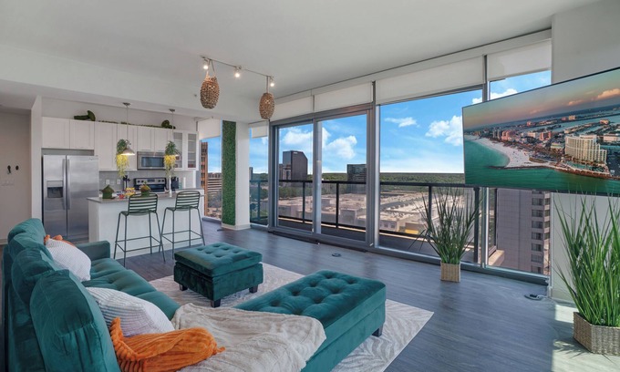 North Buckhead Apartment | 19th Floor Private Balcony, Panoramic View, 24 hr security, Private Garage, Pool