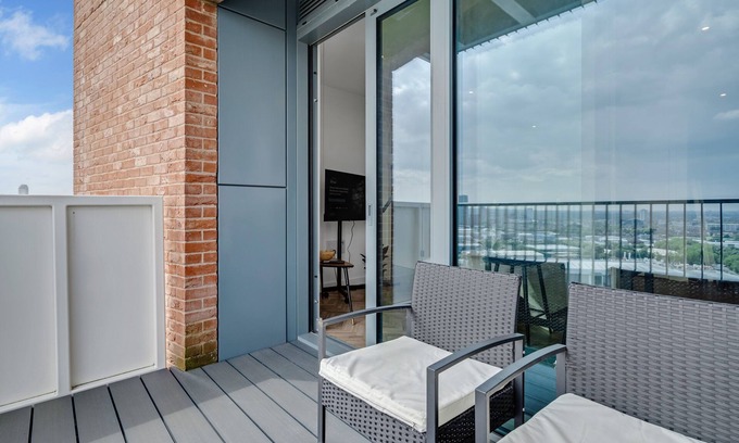 Lansbury Apartment | 1bd Flat w/view, sleeps 4, 1GB wifi, CanaryWharf