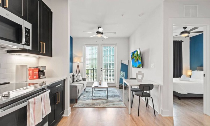 North Hyde Park Apartment | 1BD in the Heart of Tampa | Luxury Travel | Gym