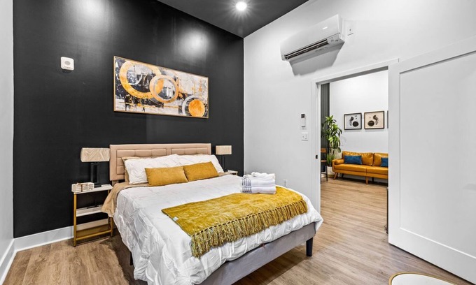 Downtown Baltimore Apartment | 1Bed/Bath Apt in Baltimore 5 min to hospitals, coffee shops, Inner Harbor &more