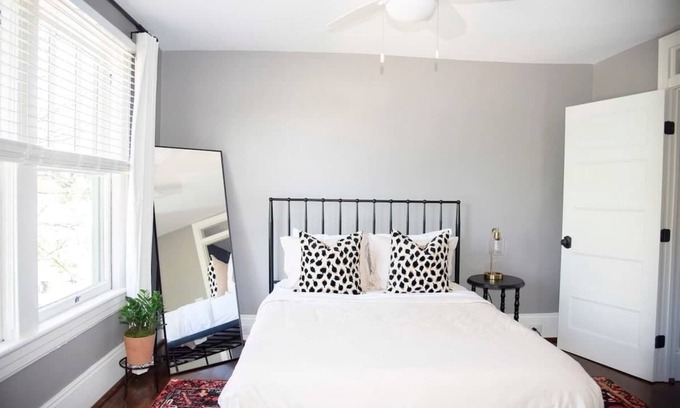 Roanoke House | 1BR Apt Views Galore! -Safe|Walkable|Food|Greenway