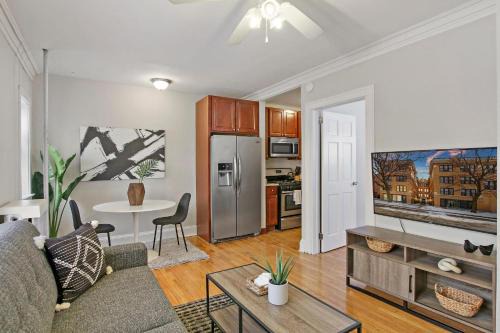 Ravenswood Apartment | 1BR Calm & Cozy Apt in Lincoln Square - Eastwood 2S
