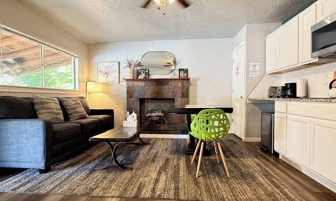 Central Oklahoma City Apartment | 1BR Holiday Apt | Full Kitchen + Queen Bed #20-3